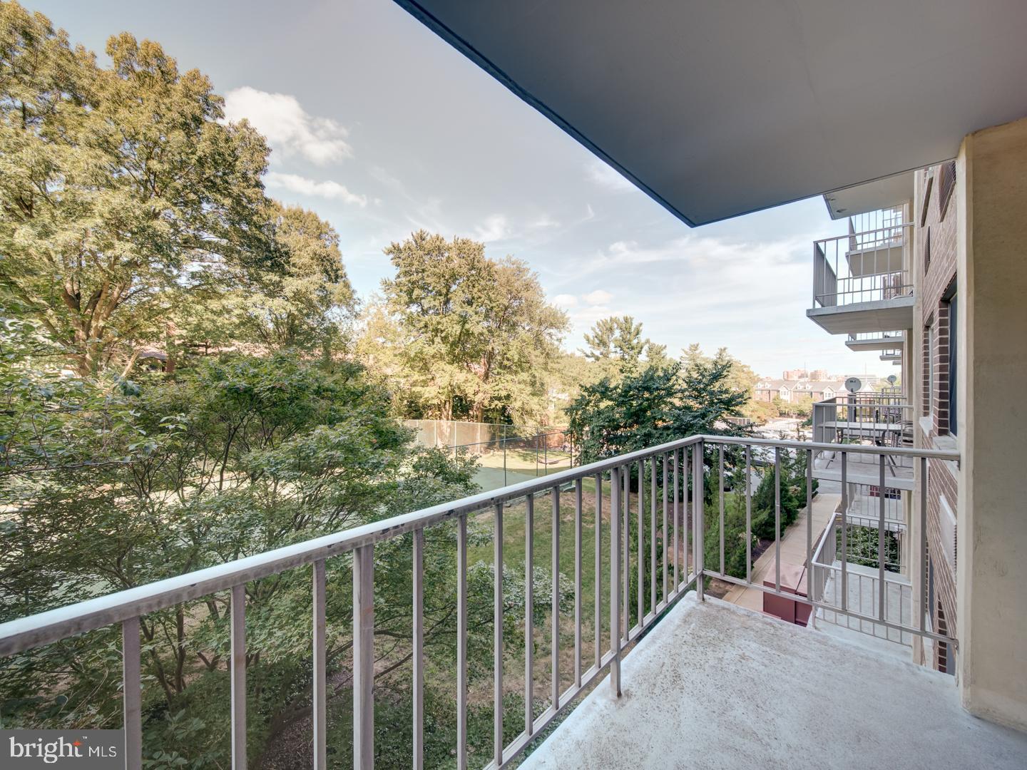 HUNTING CREEK CLUB CONDOMINIUMS - Residential