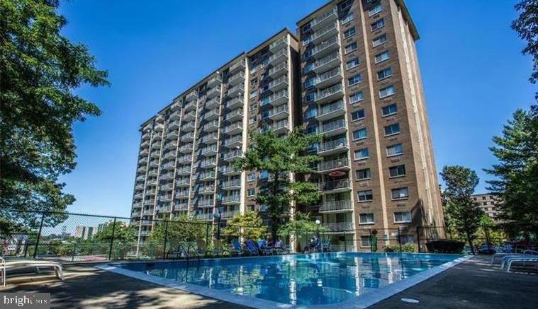 HUNTING CREEK CLUB CONDOMINIUMS - Residential