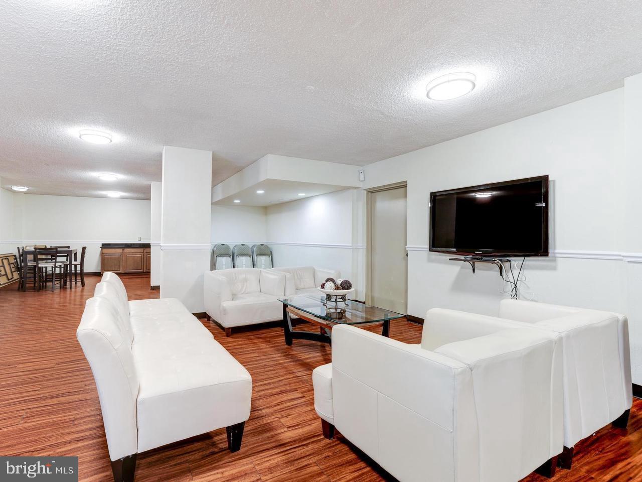 HUNTING CREEK CLUB CONDOMINIUMS - Residential