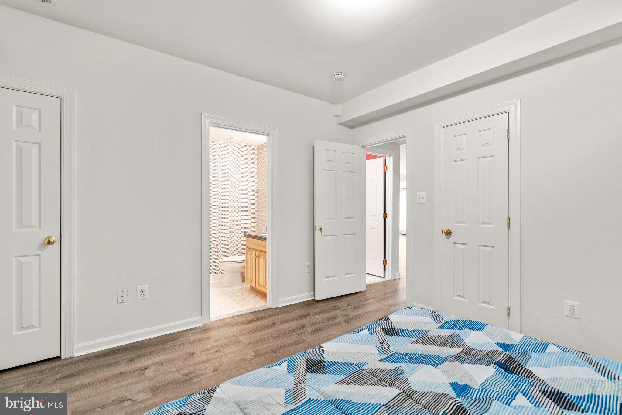 CHEVY CHASE COMMONS - Residential