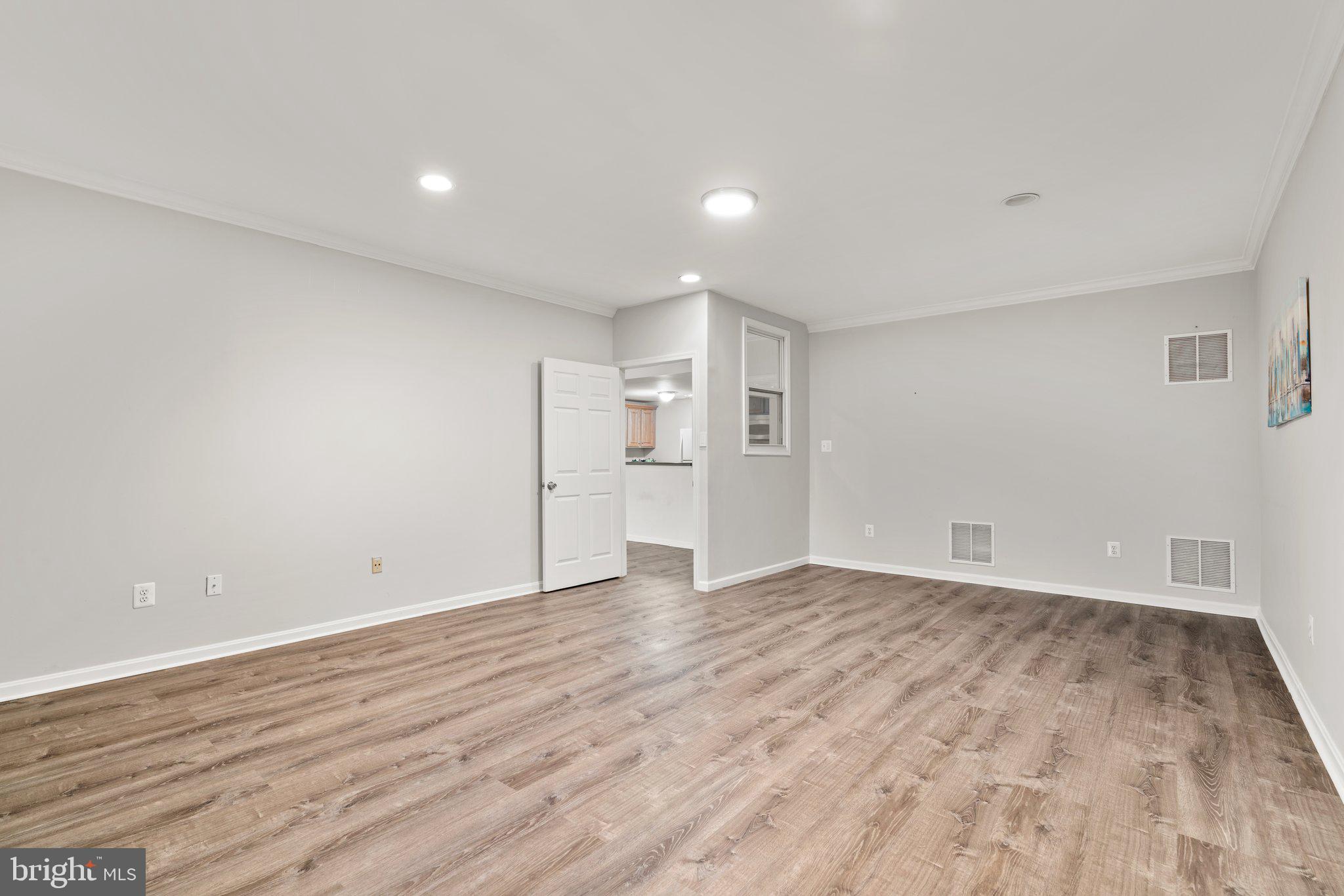 CHEVY CHASE COMMONS - Residential