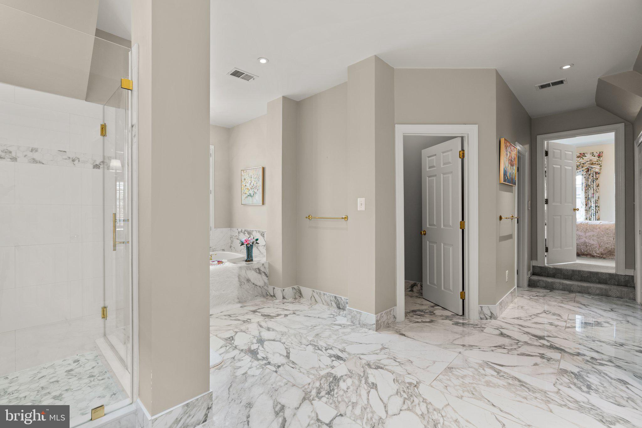 CHEVY CHASE COMMONS - Residential