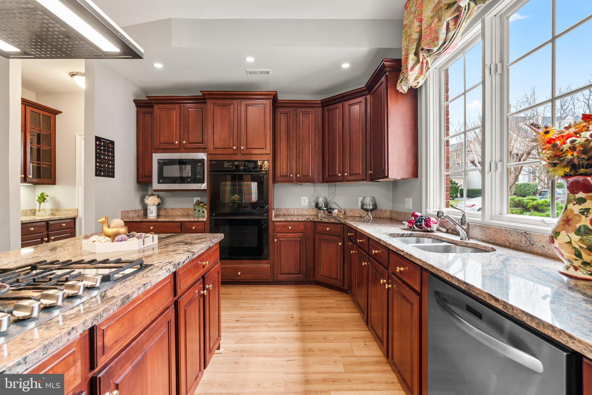 CHEVY CHASE COMMONS - Residential