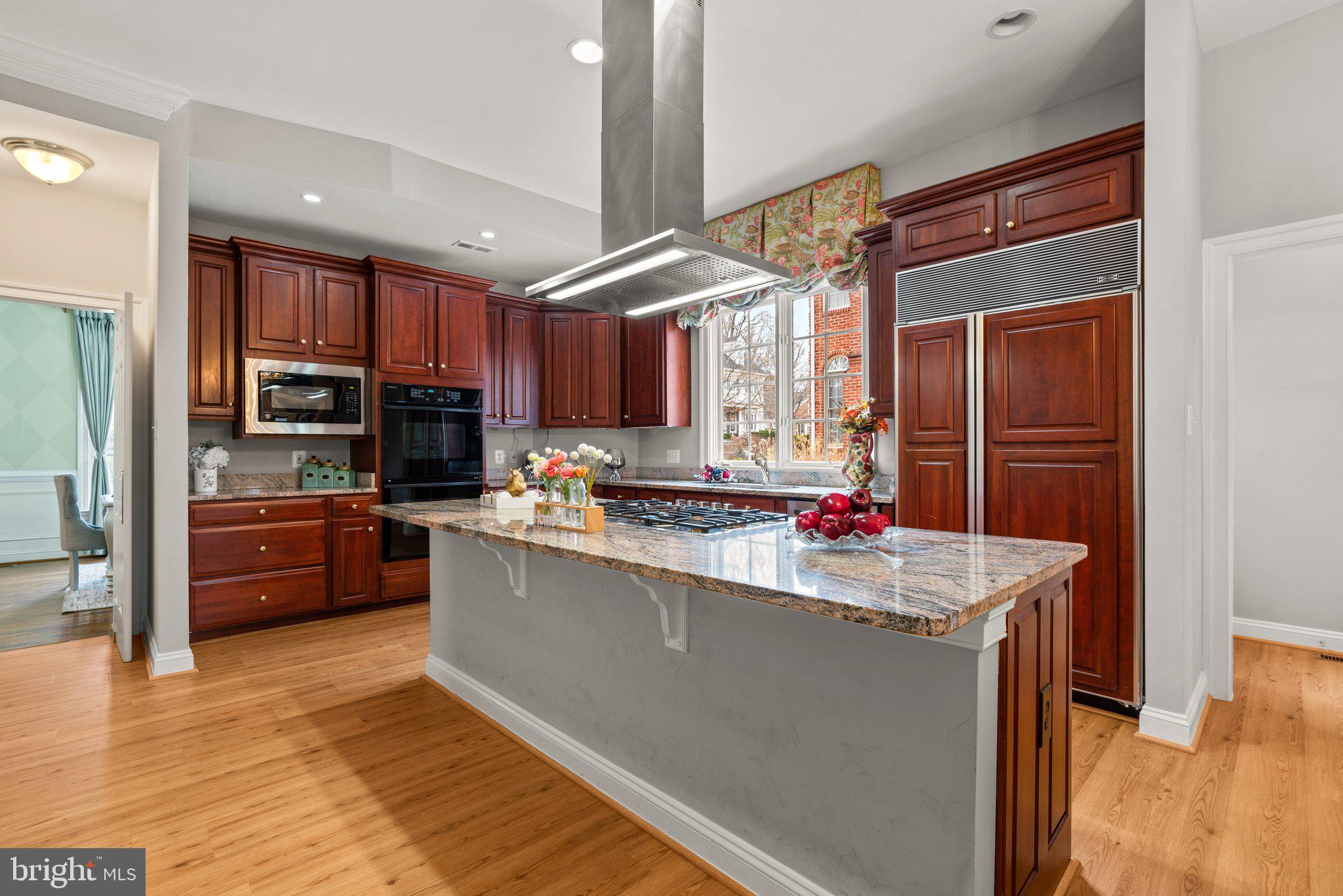 CHEVY CHASE COMMONS - Residential