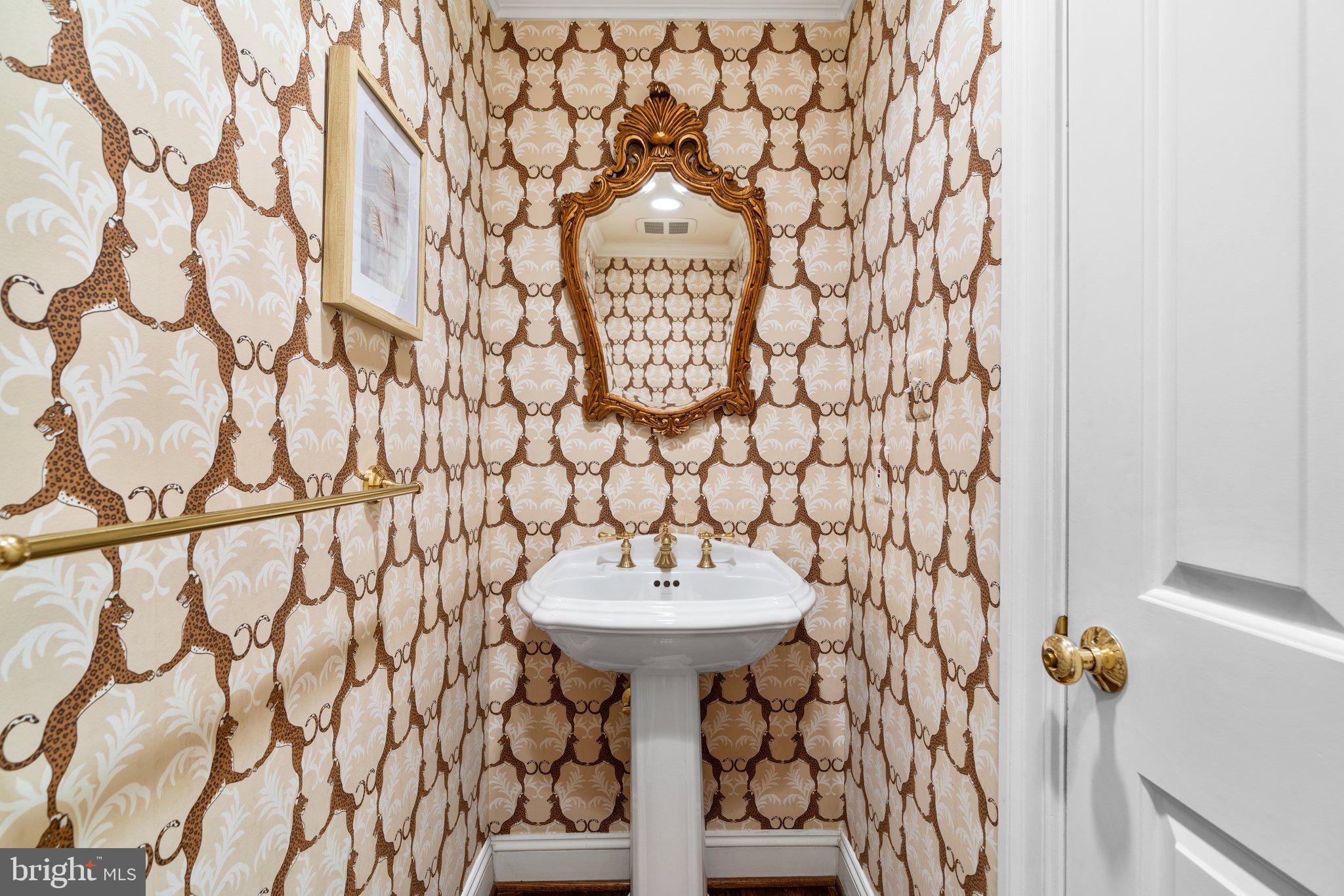 CHEVY CHASE COMMONS - Residential