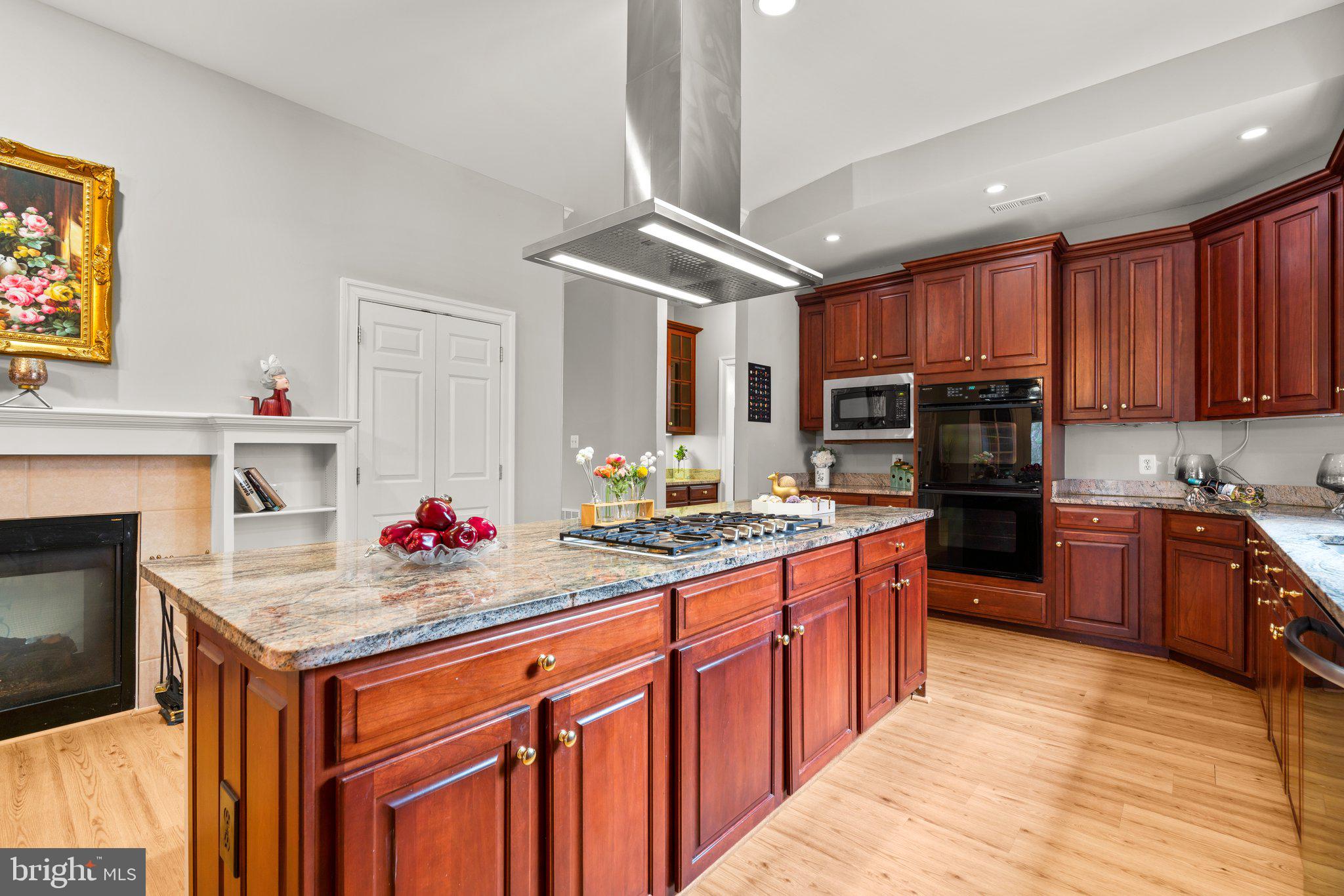 CHEVY CHASE COMMONS - Residential