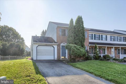Photo of 131 Foxchase DRIVE, Elizabethtown, PA 17022 (MLS # PALA2041770)