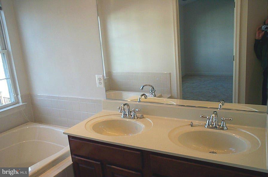 MONTJOY - Residential Lease