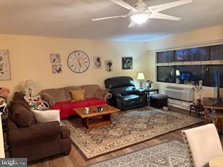 ELKINS PARK HOUSE - Residential