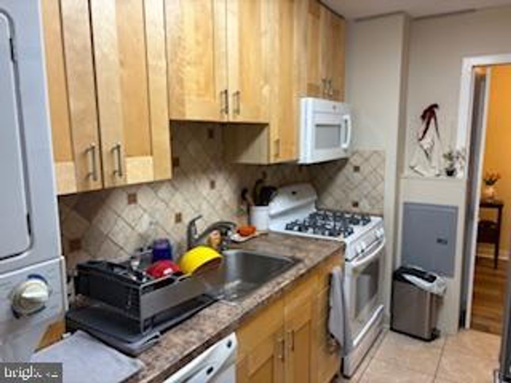 Photo of 7900 Old York Road #403A, ELKINS PARK, PA 19027 (MLS # PAMC2166346)