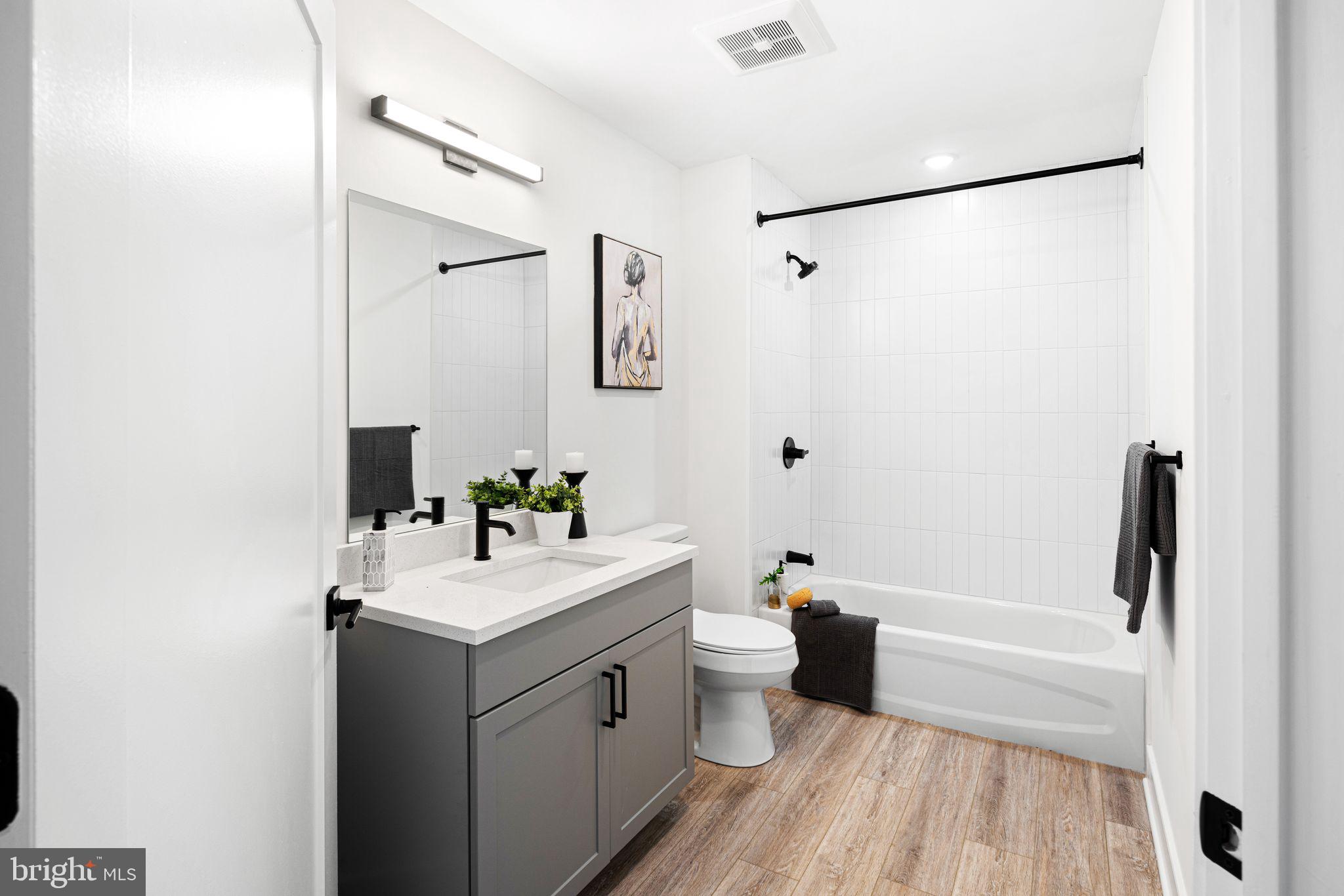 PORT RICHMOND - Residential Lease