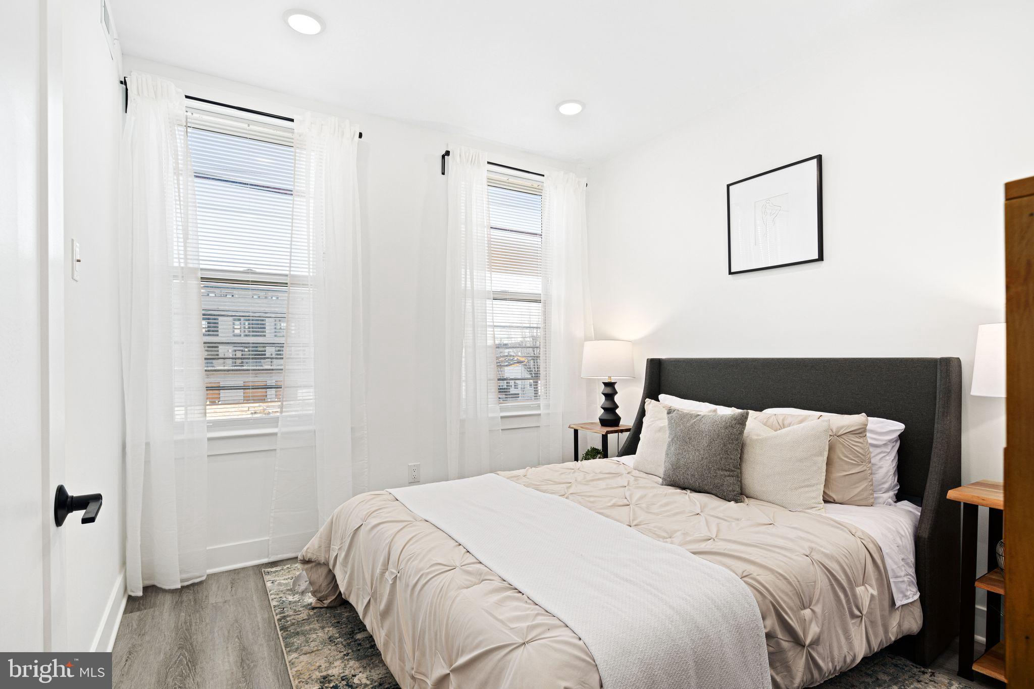 PORT RICHMOND - Residential Lease