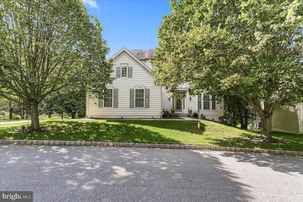 8 RIDINGS WAY