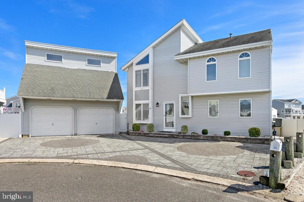 39 MERLE DRIVE