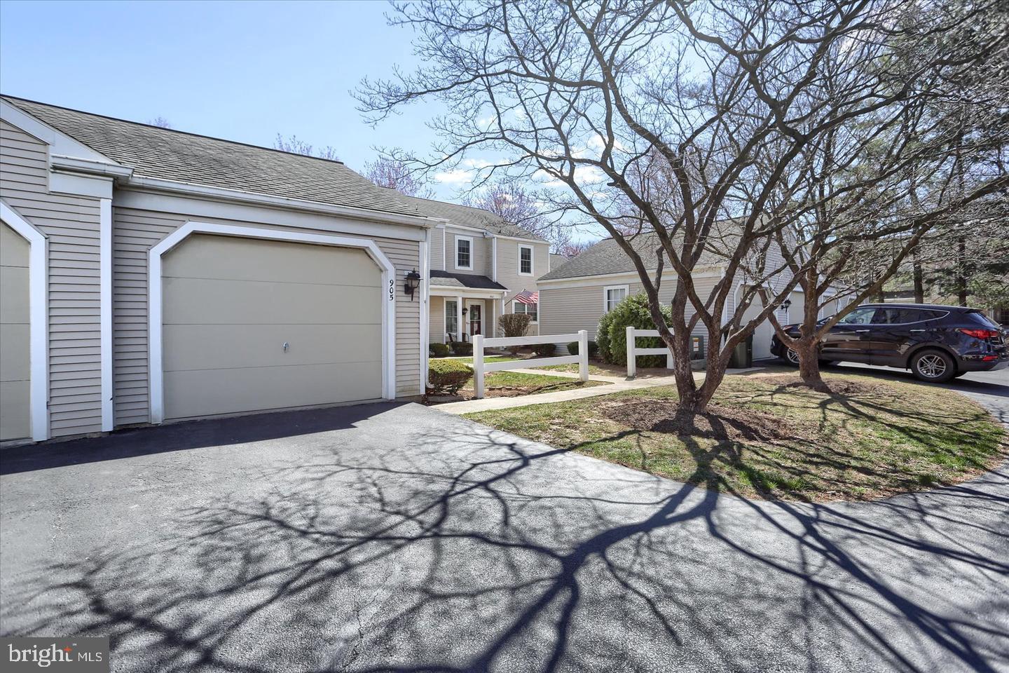 905 CAMBRIDGE CT