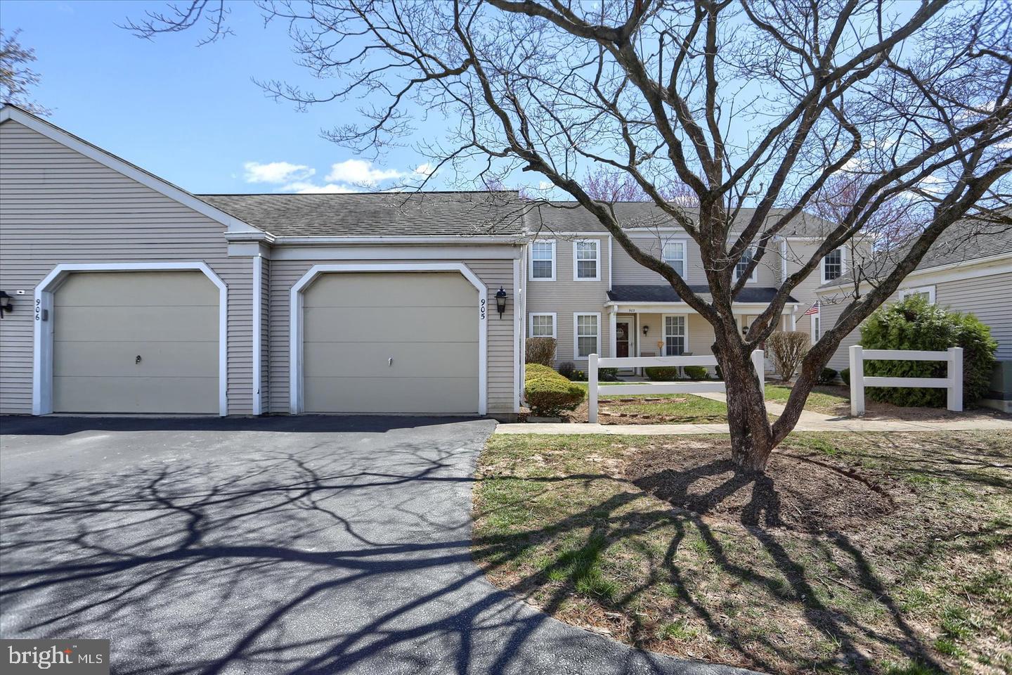 905 CAMBRIDGE CT