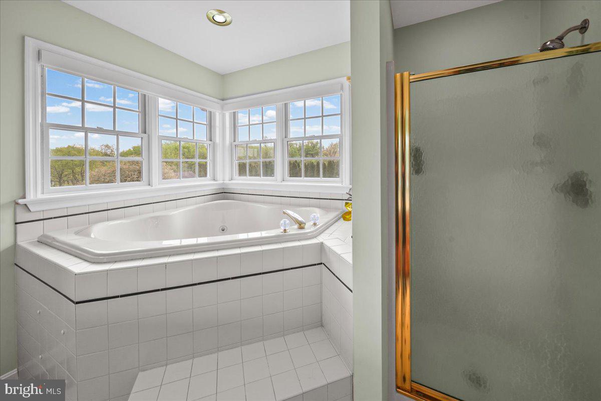 HICKORY HOLLOW - Residential