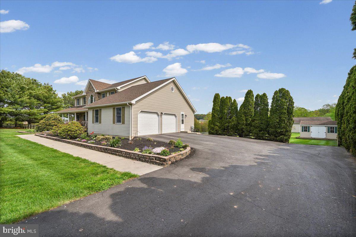 HICKORY HOLLOW - Residential