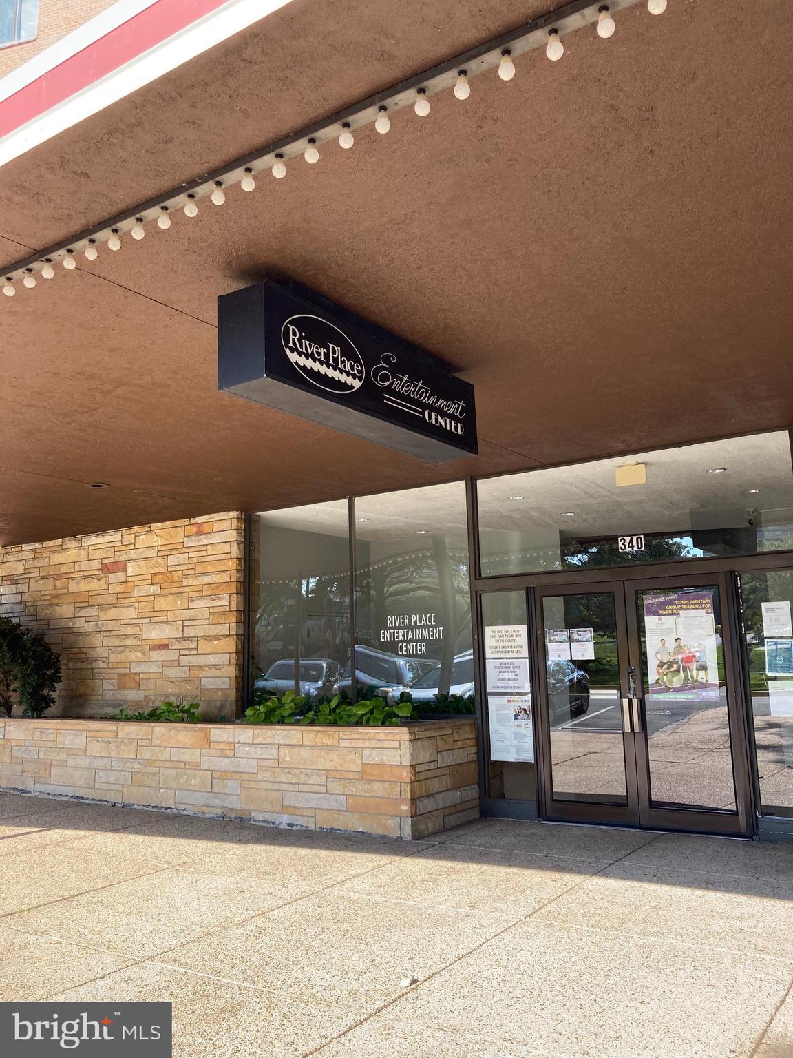 RIVER PLACE NORTH - Residential Lease