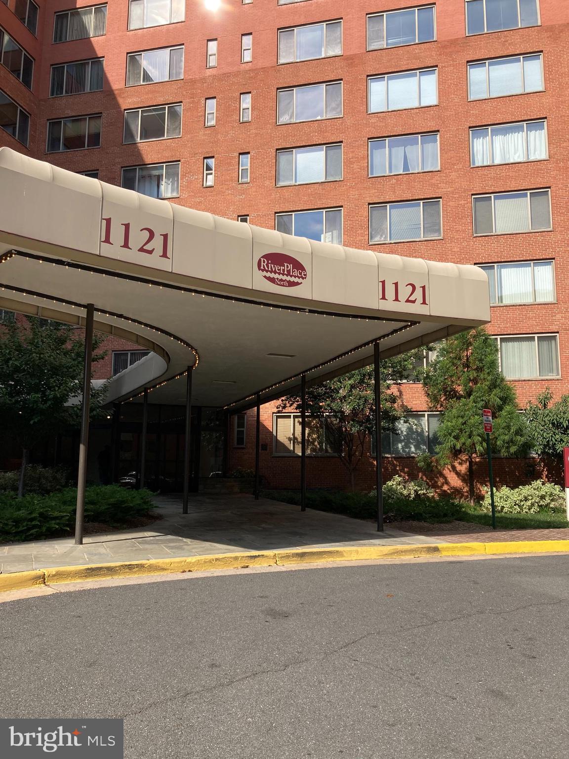 RIVER PLACE NORTH - Residential Lease