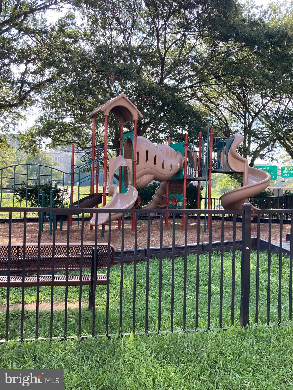 RIVER PLACE NORTH - Residential Lease