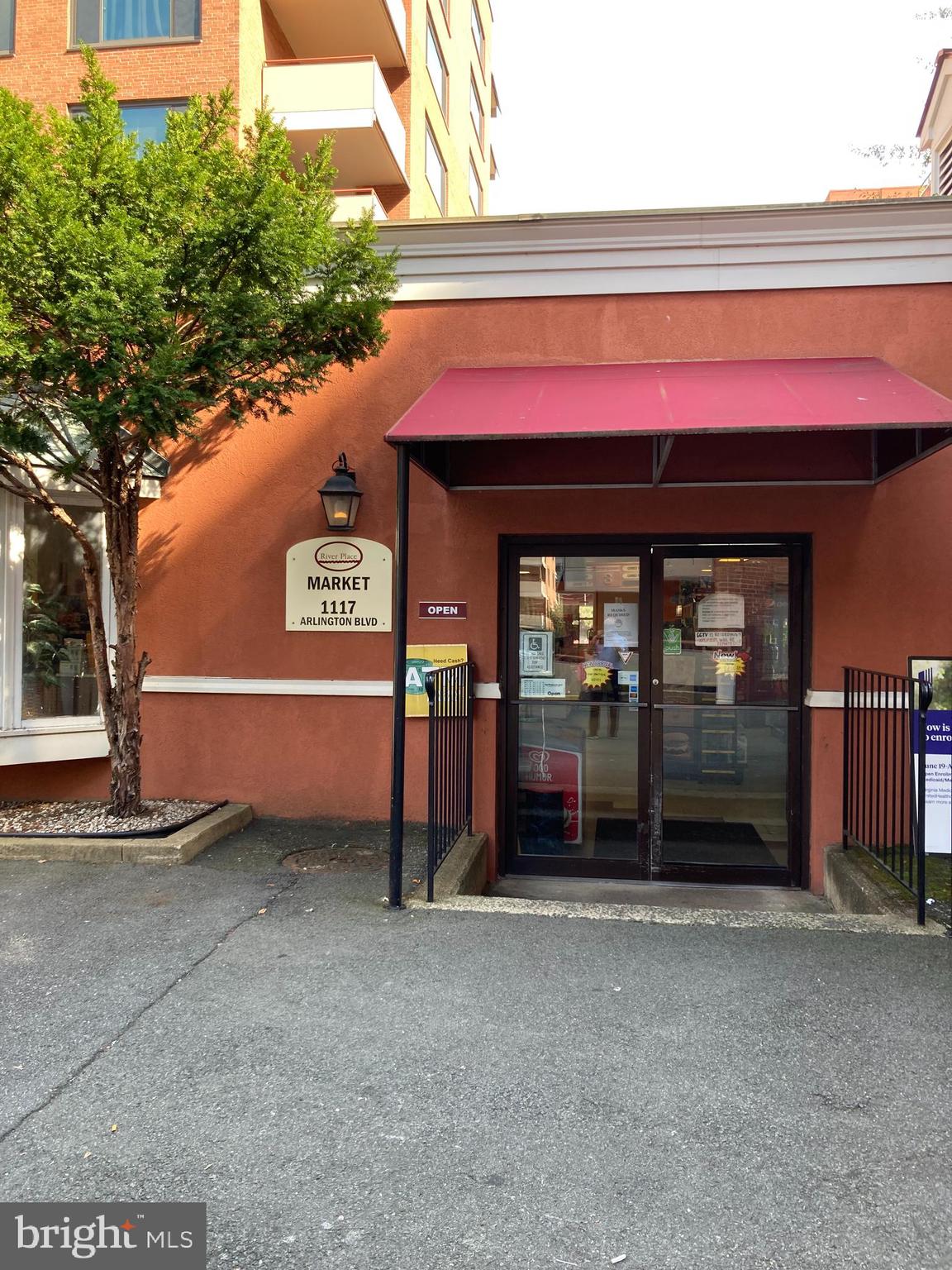 RIVER PLACE NORTH - Residential Lease