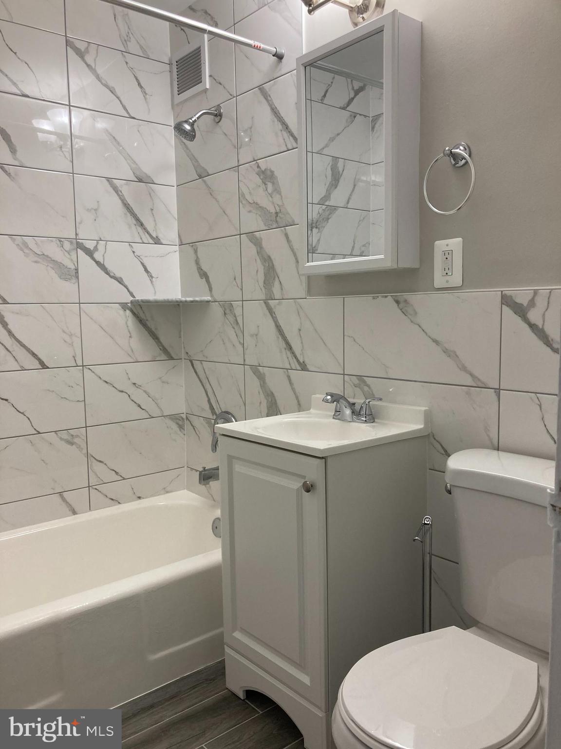 RIVER PLACE NORTH - Residential Lease