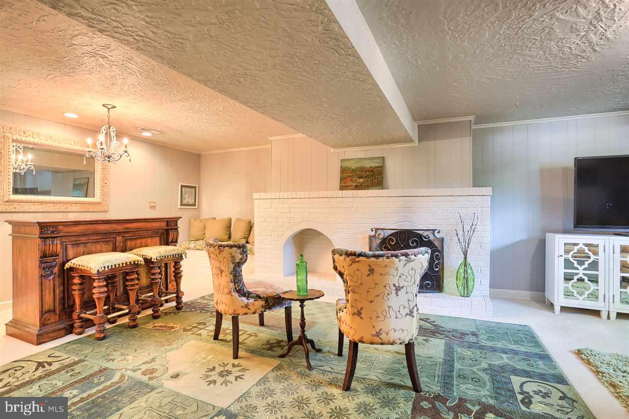 SHERWOOD FOREST - Residential