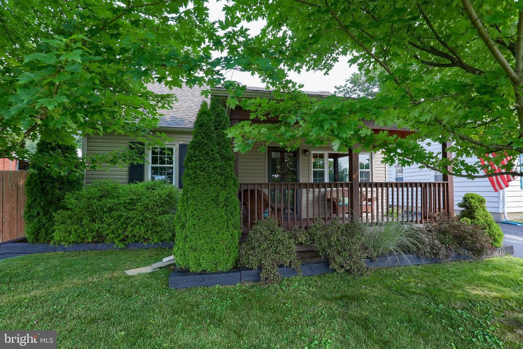 Photo of 2215 MANOR RIDGE DR, LANCASTER, PA 17603 (MLS # PALA2037890)
