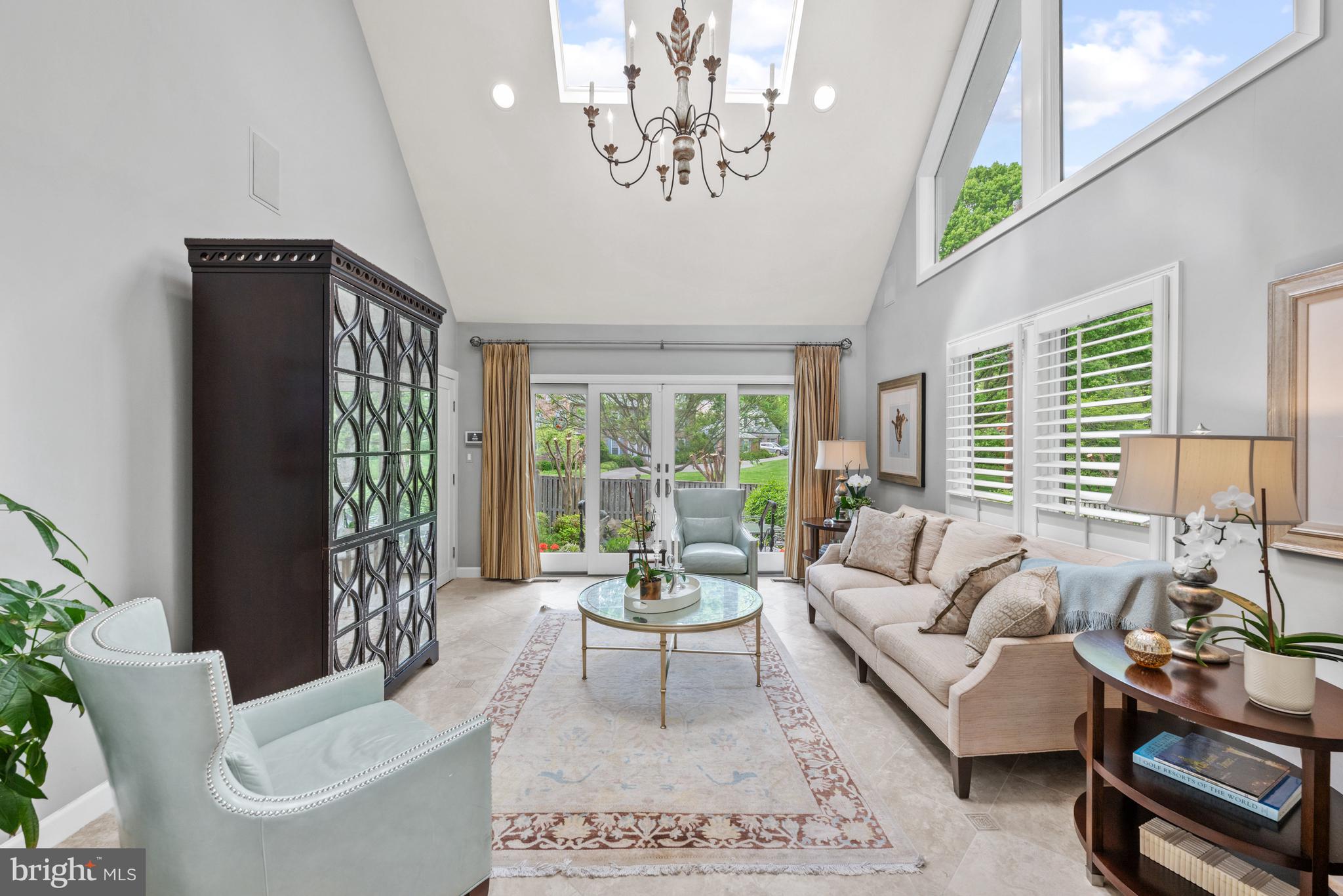 CHEVY CHASE HILLS - Residential