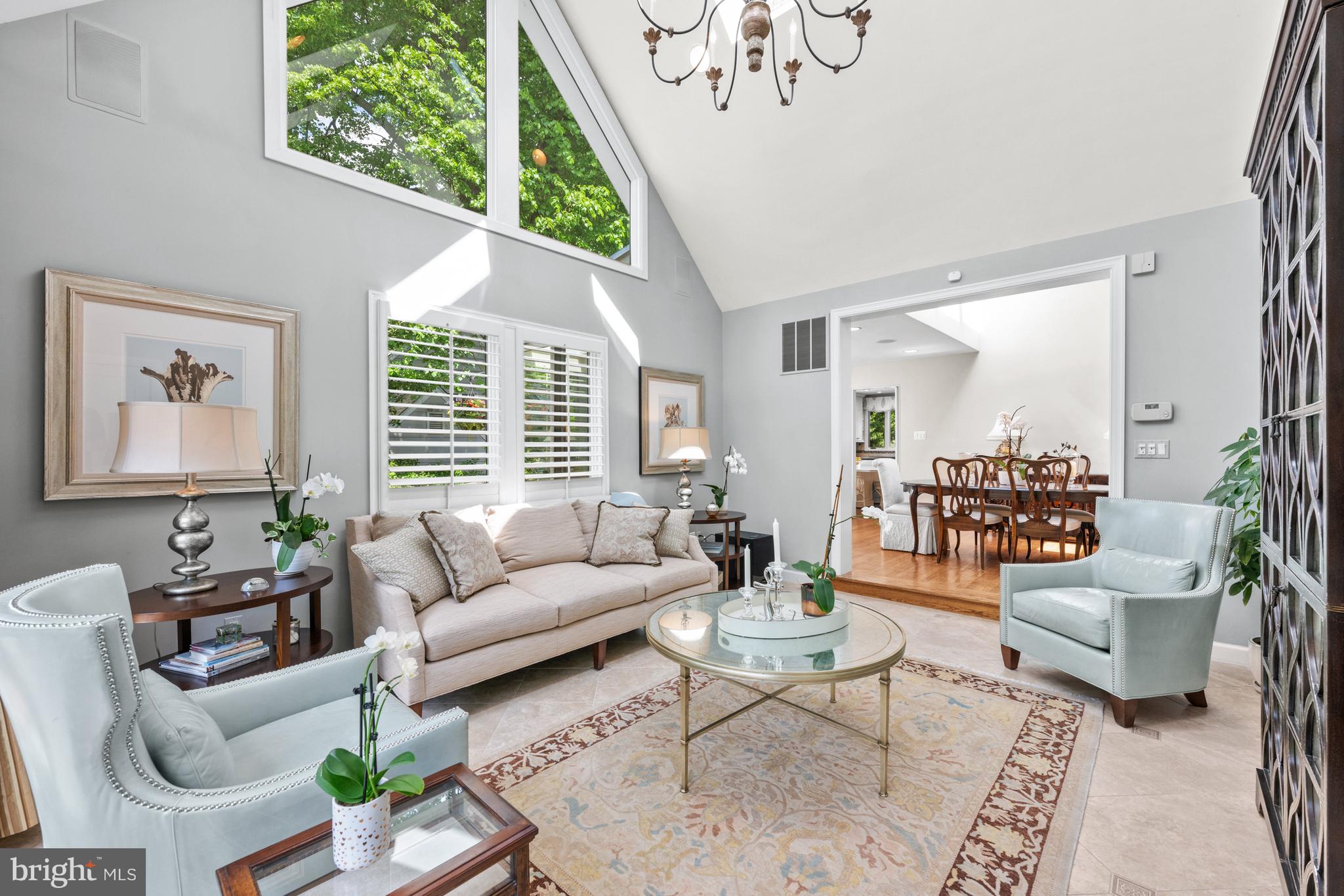 CHEVY CHASE HILLS - Residential