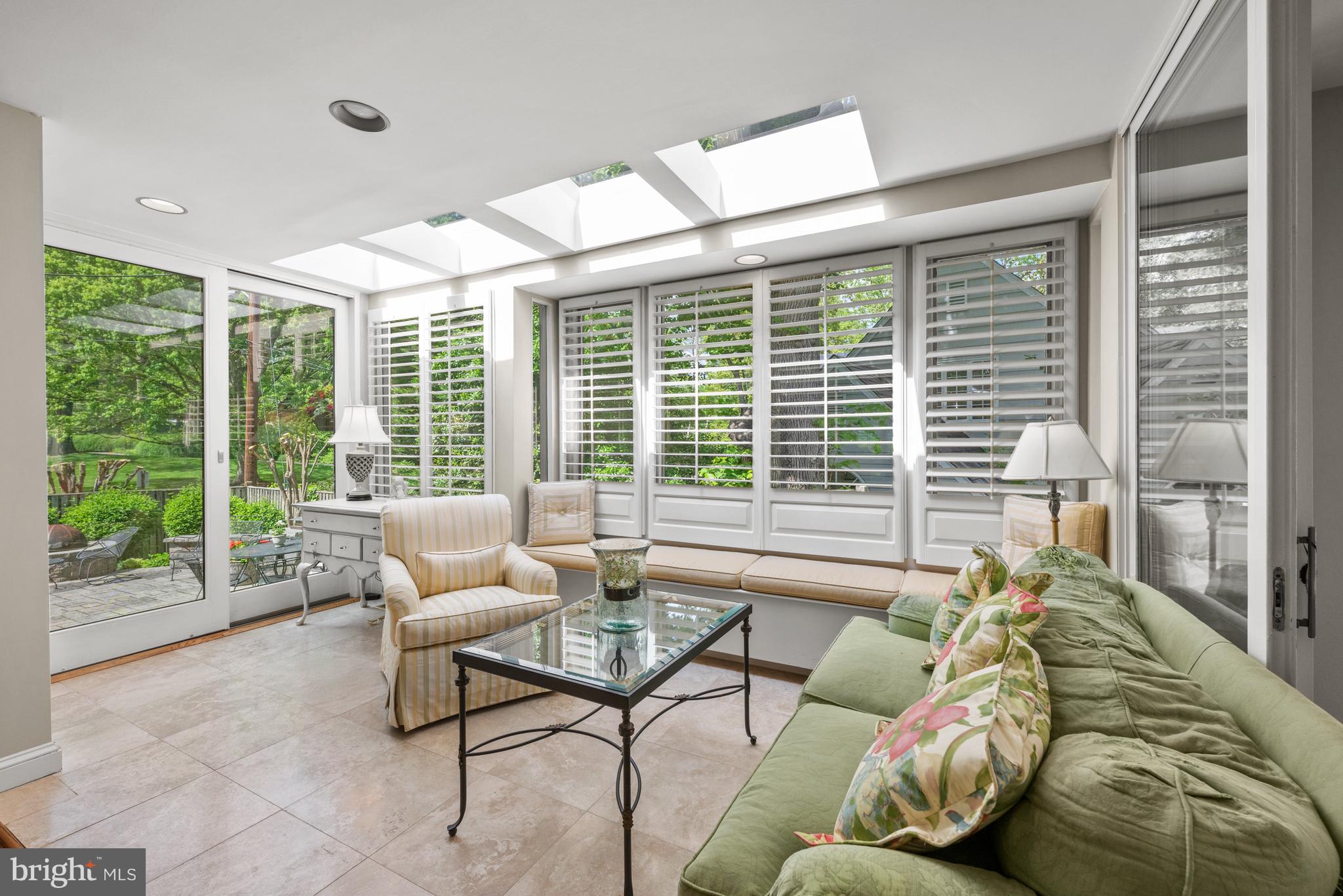 CHEVY CHASE HILLS - Residential