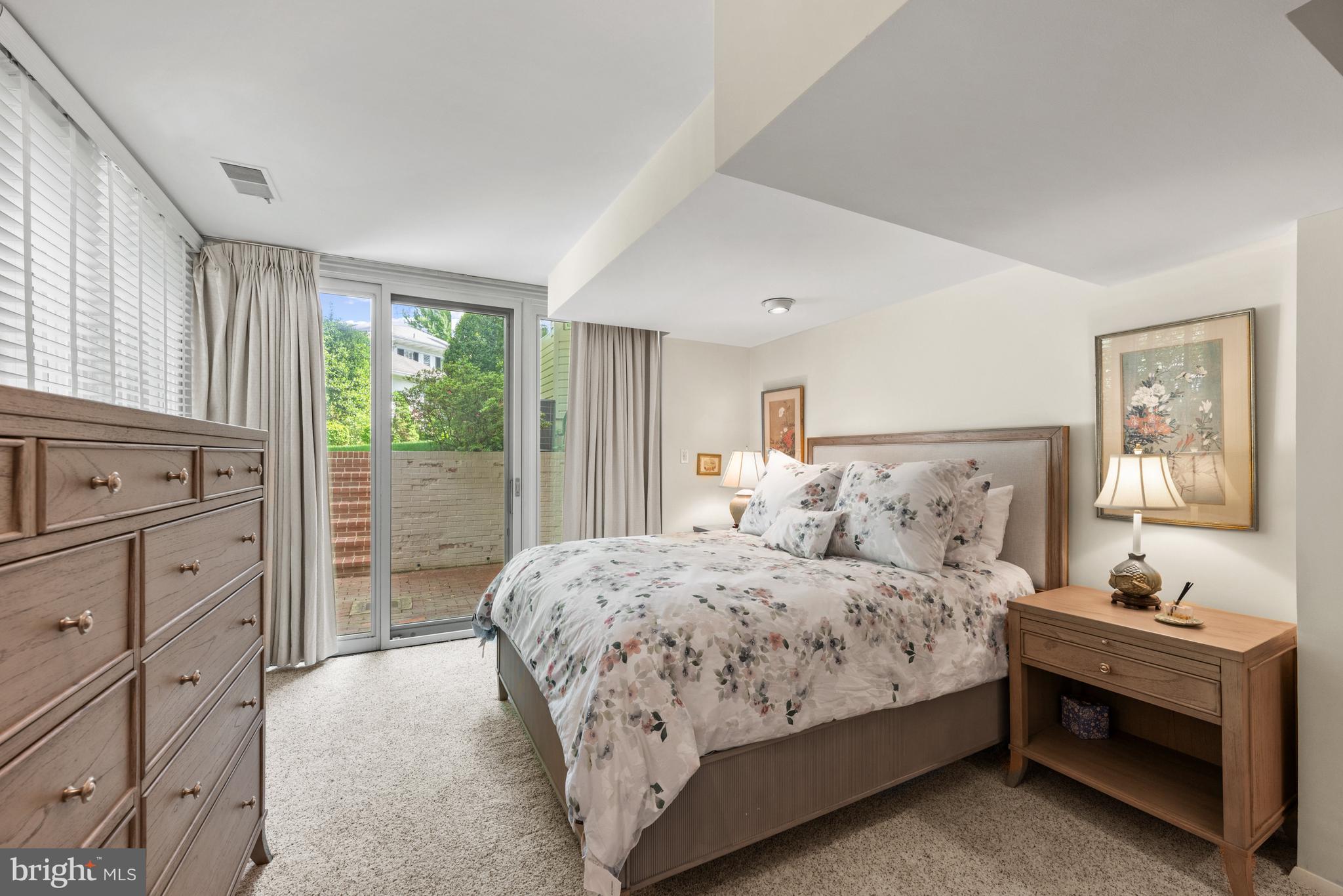 CHEVY CHASE HILLS - Residential