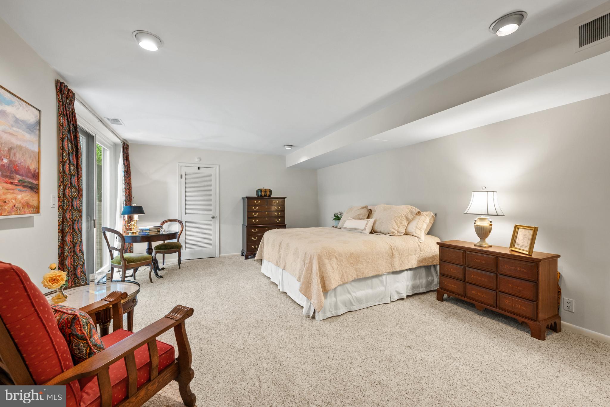 CHEVY CHASE HILLS - Residential