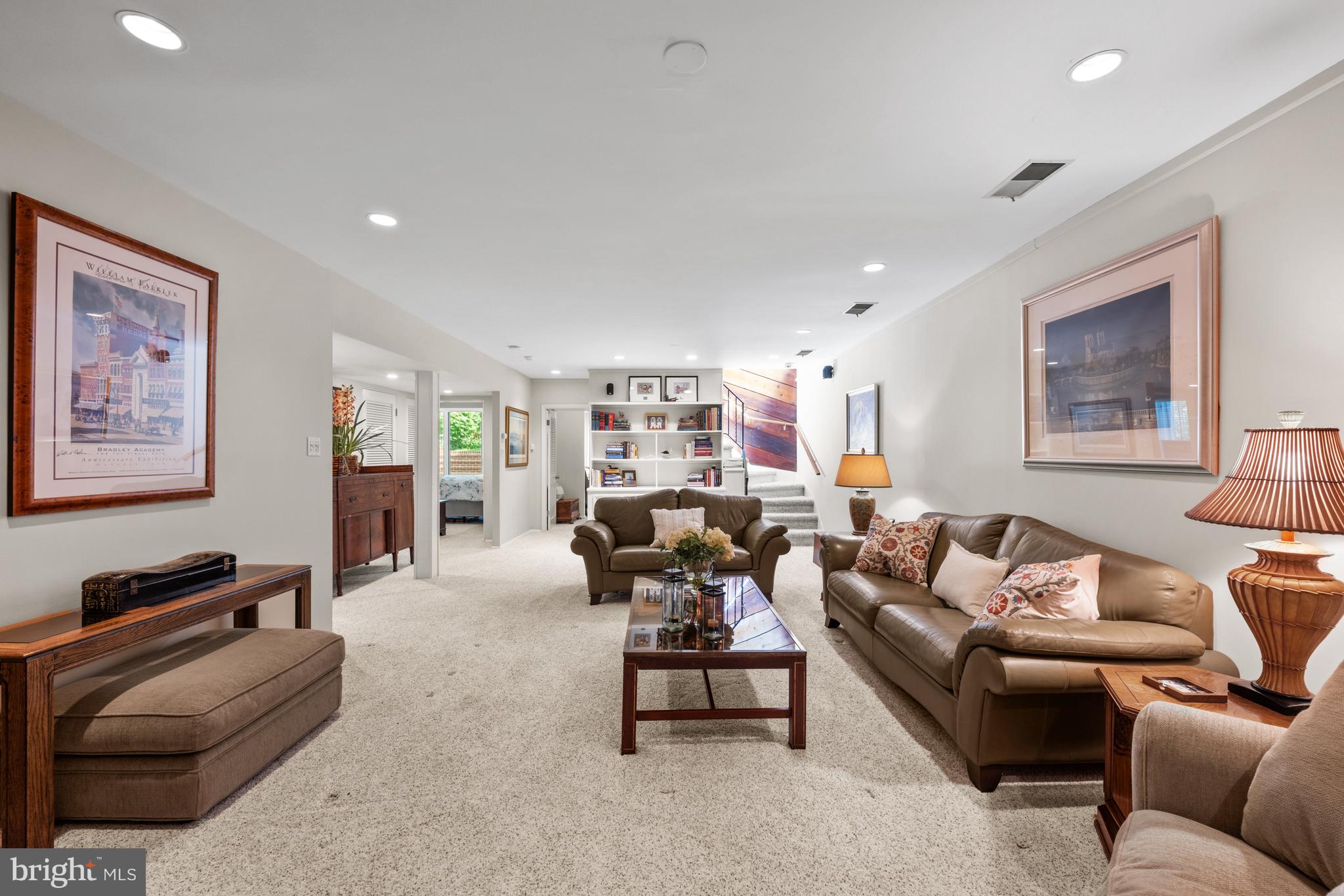 CHEVY CHASE HILLS - Residential