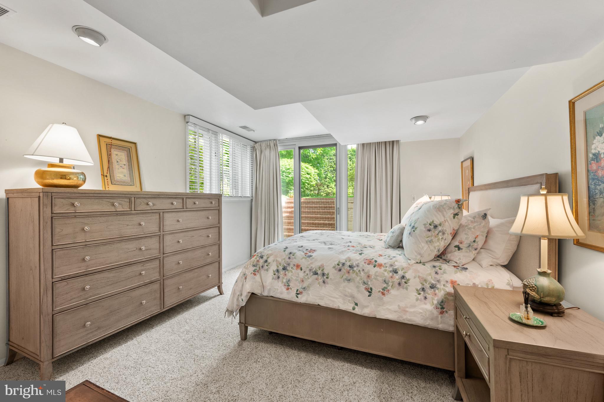 CHEVY CHASE HILLS - Residential