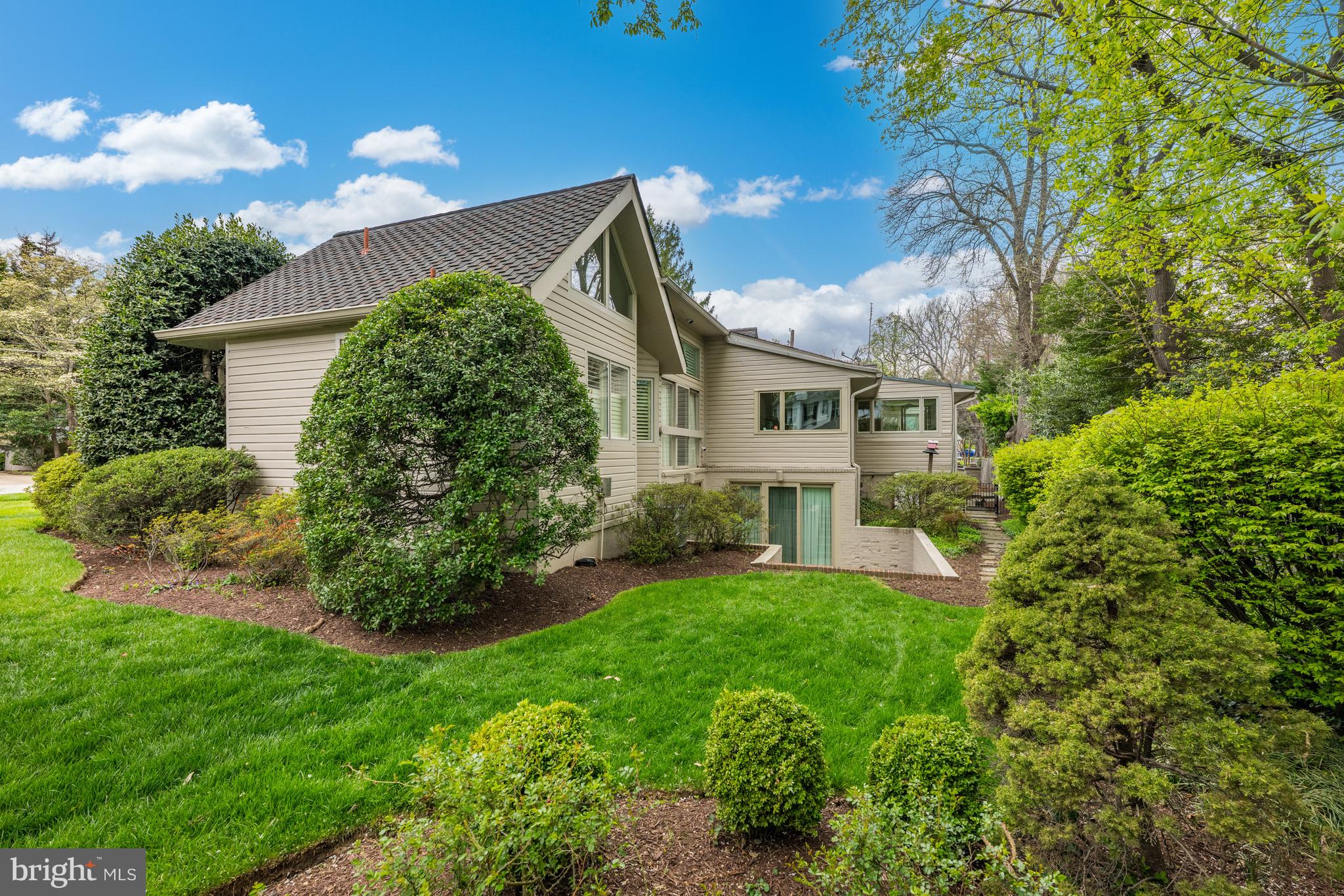 CHEVY CHASE HILLS - Residential