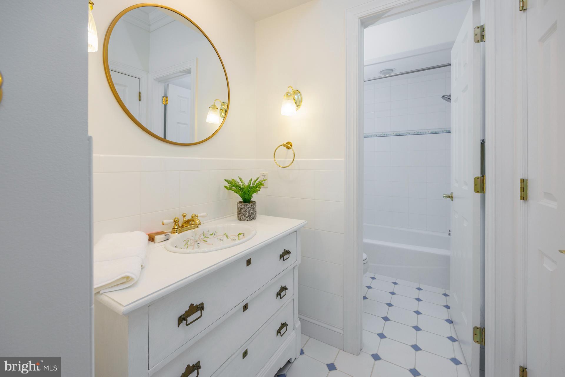 INDIAN POINT WEST - Residential