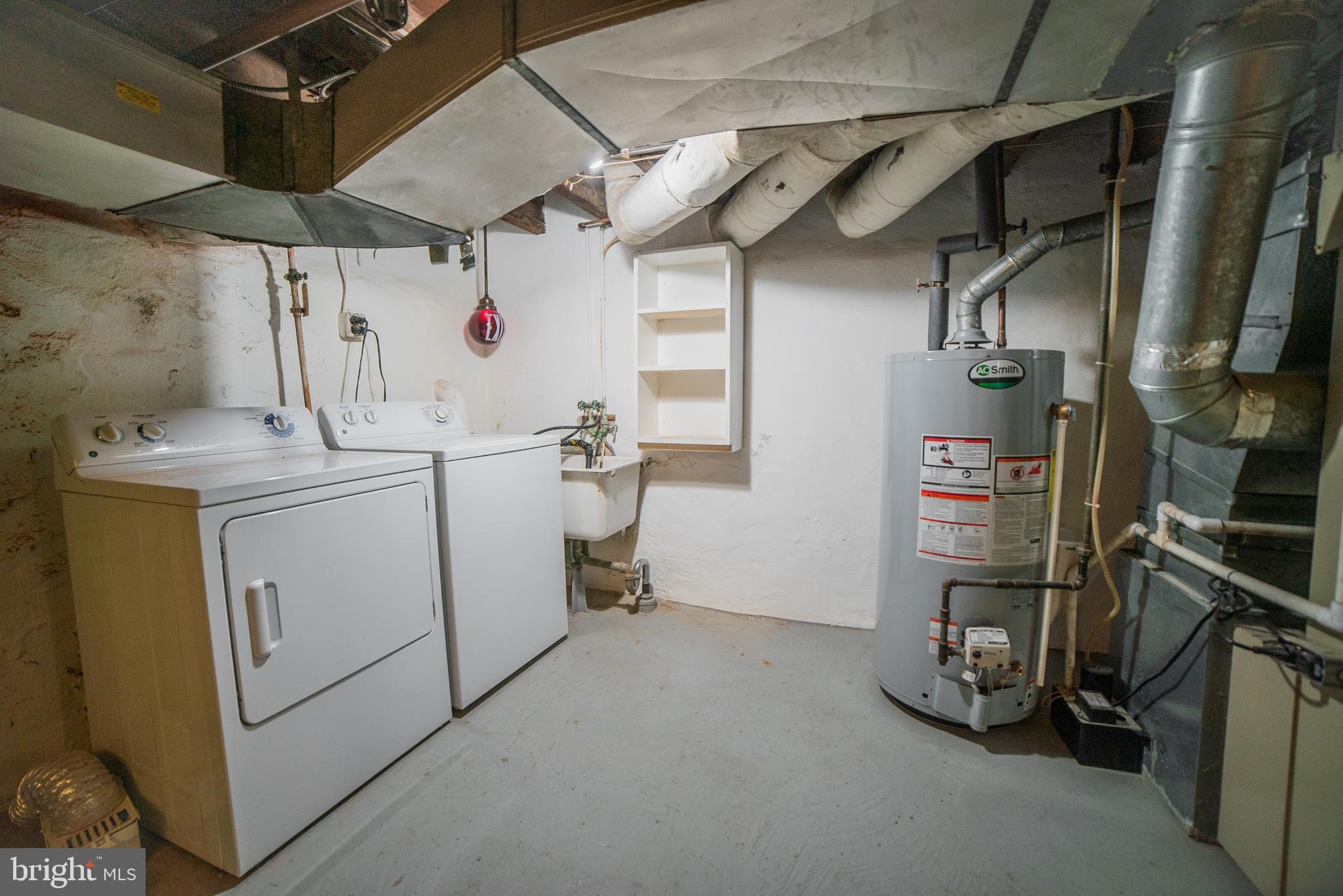 LOGAN SQUARE - Residential