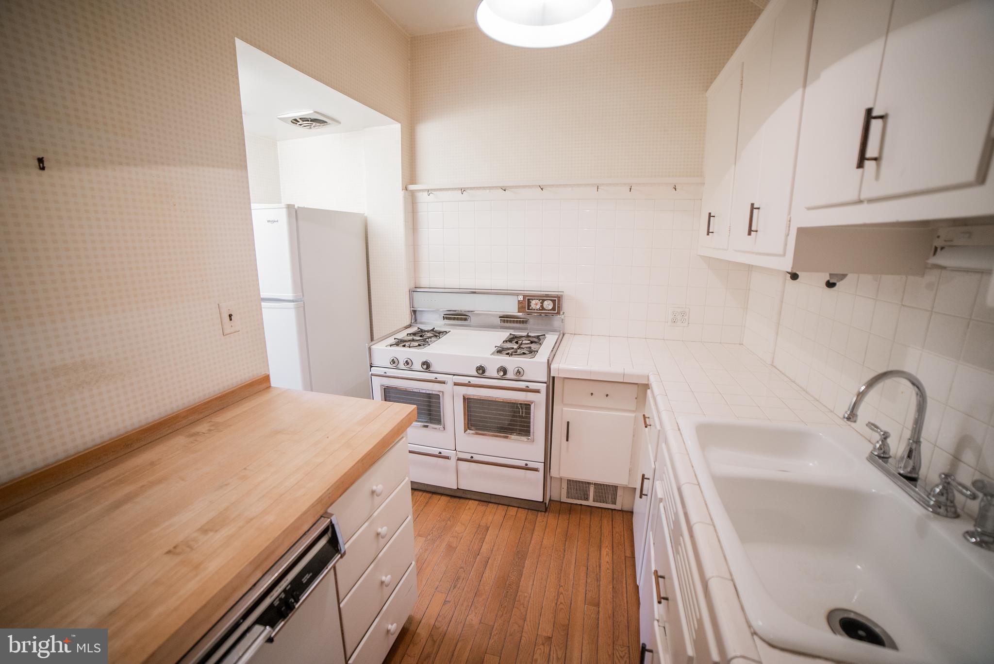LOGAN SQUARE - Residential
