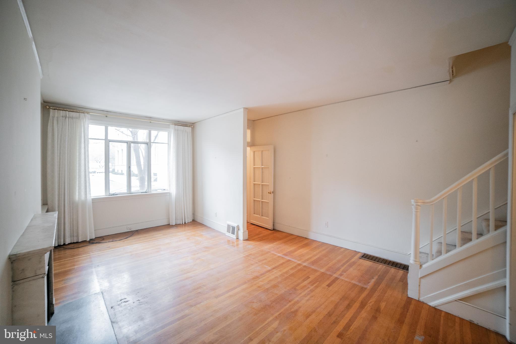 LOGAN SQUARE - Residential