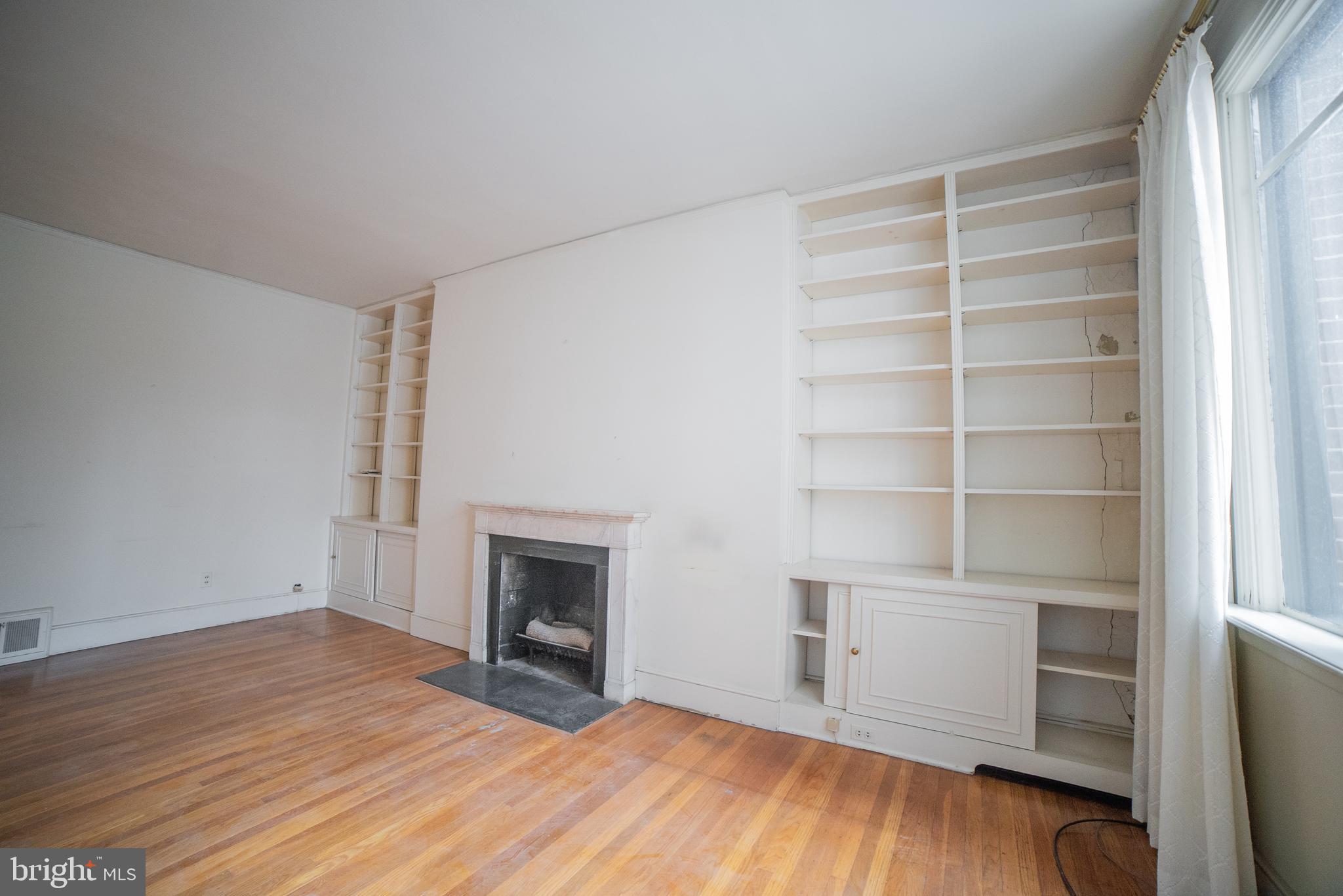 LOGAN SQUARE - Residential
