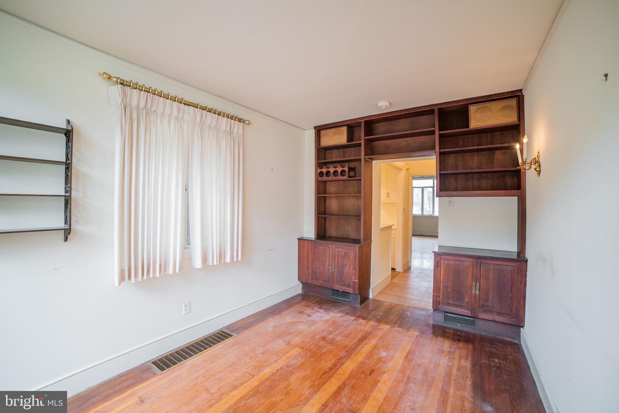 LOGAN SQUARE - Residential
