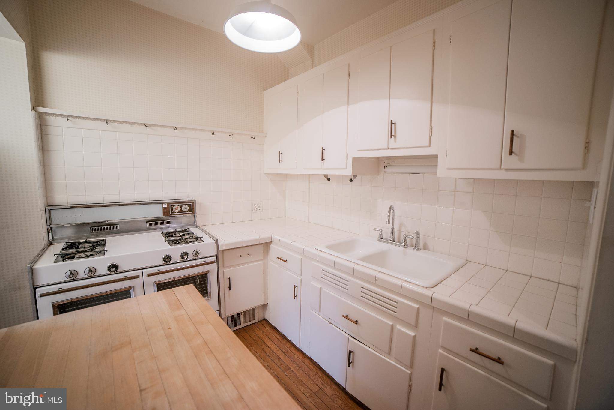 LOGAN SQUARE - Residential