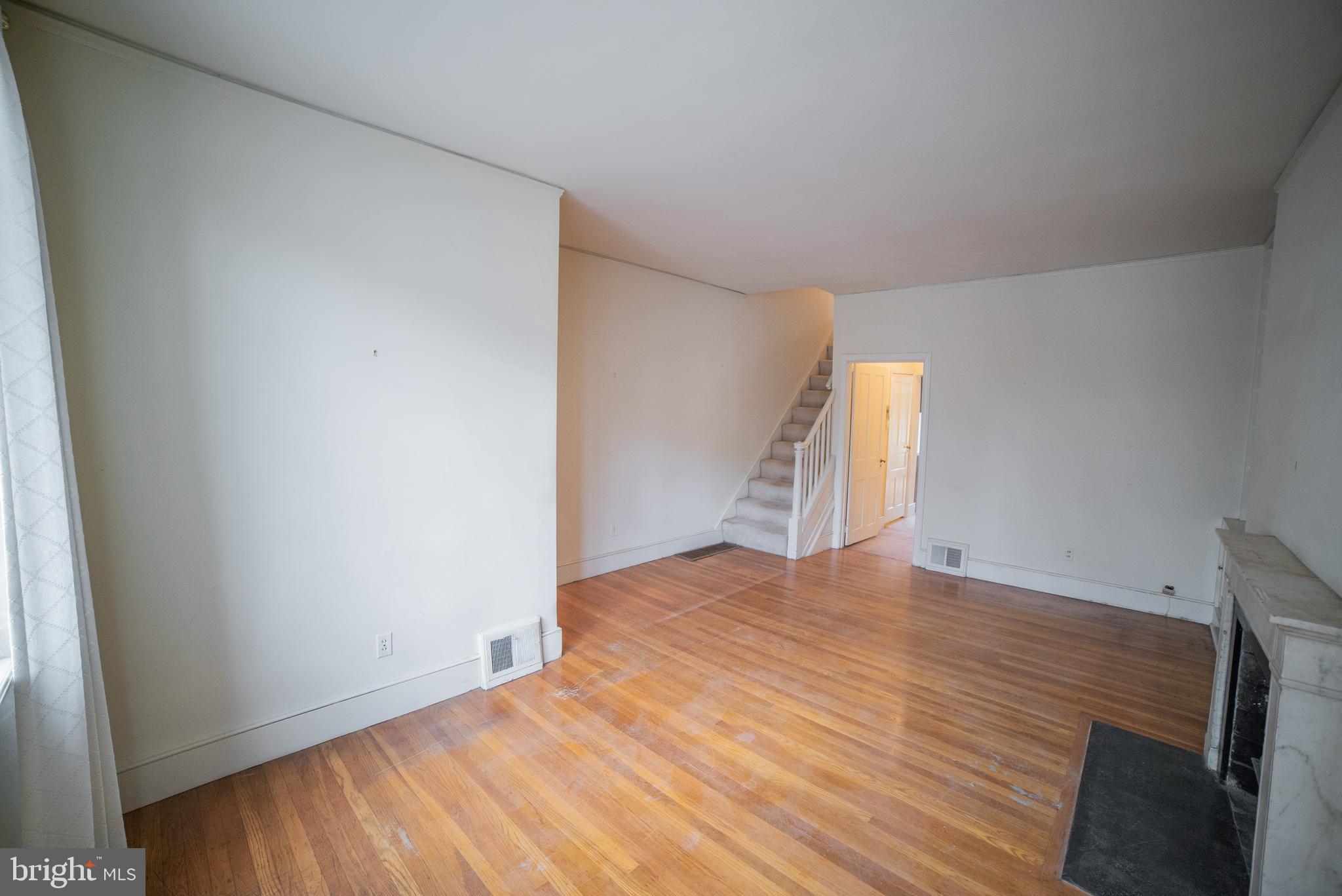 LOGAN SQUARE - Residential
