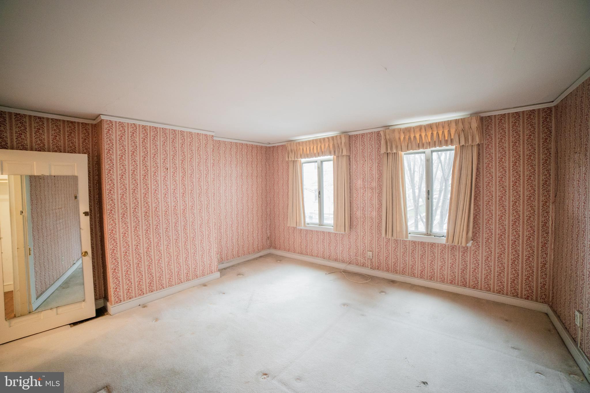 LOGAN SQUARE - Residential