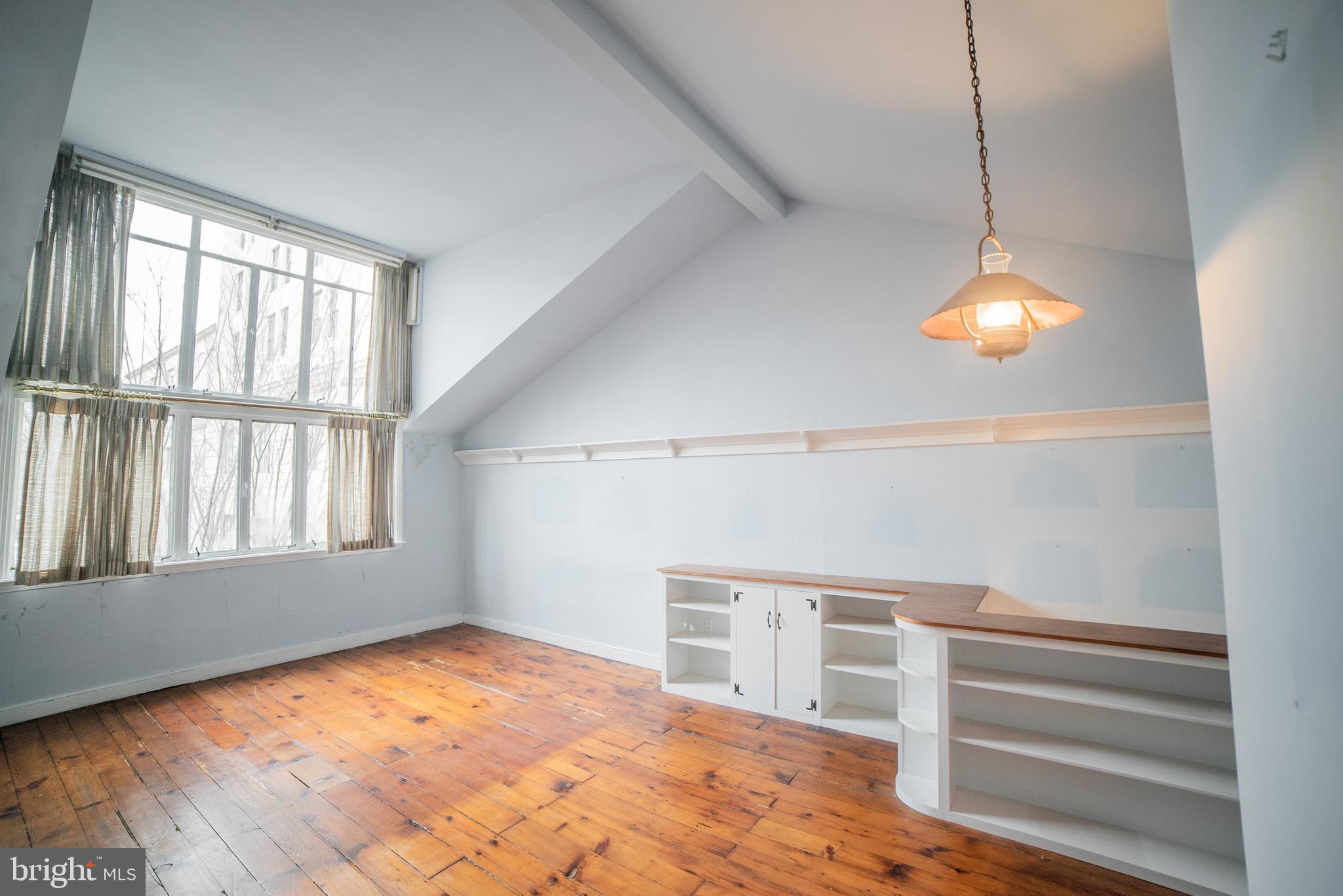 LOGAN SQUARE - Residential