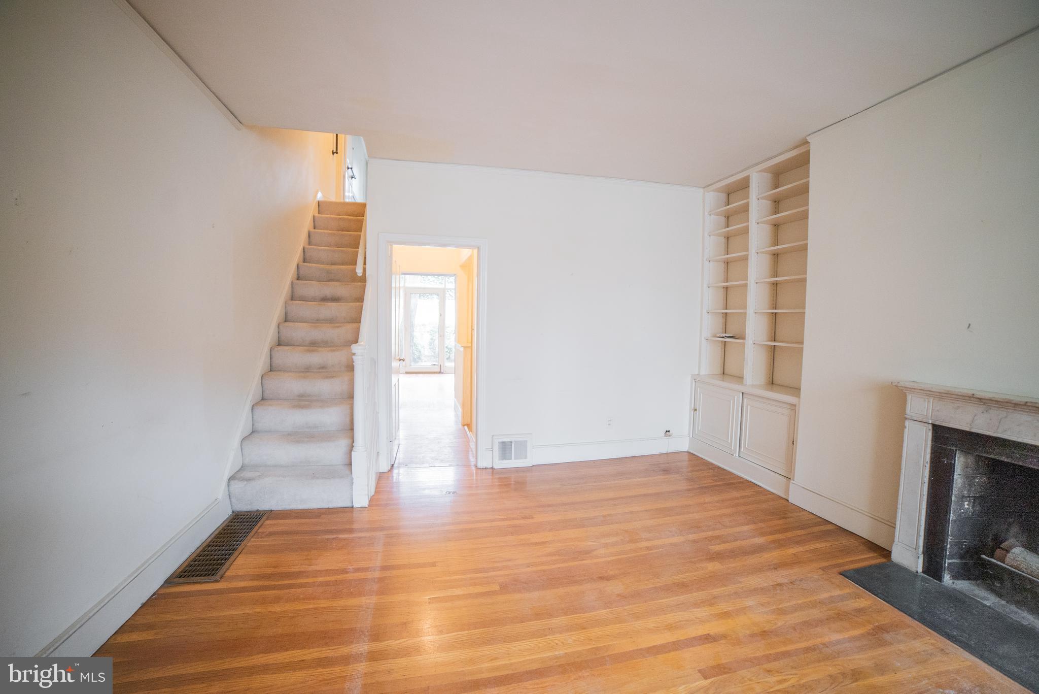LOGAN SQUARE - Residential
