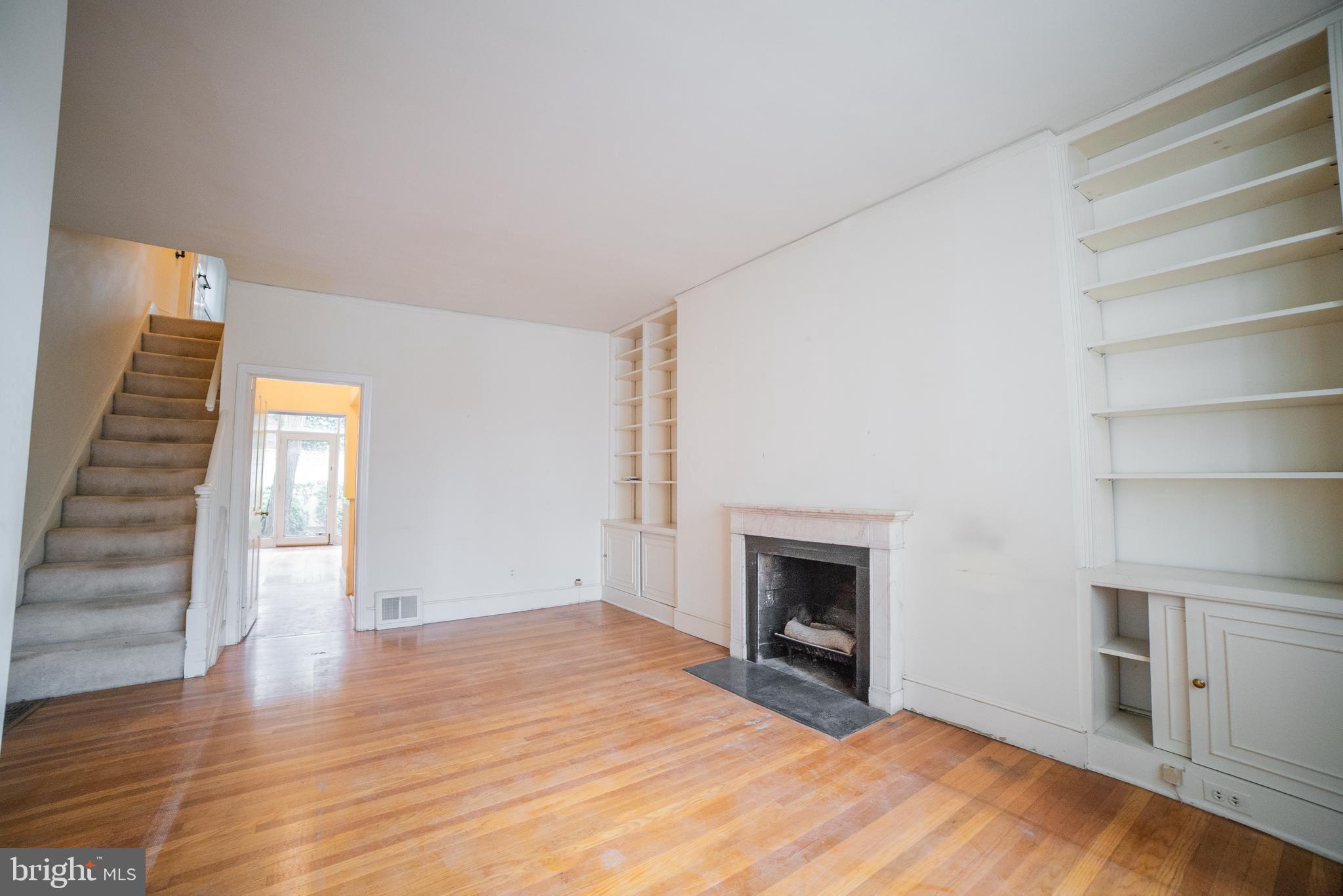 LOGAN SQUARE - Residential