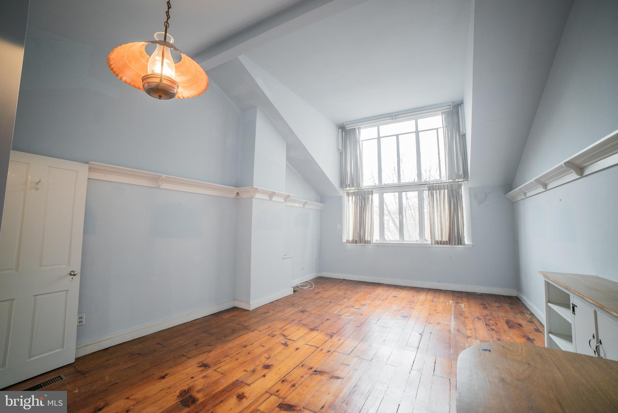 LOGAN SQUARE - Residential